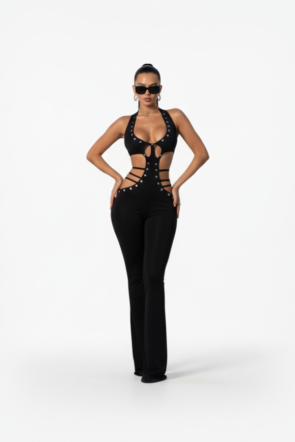 Salopetă Neagră Elegantă cu Decupaje și Aplicații Metalice