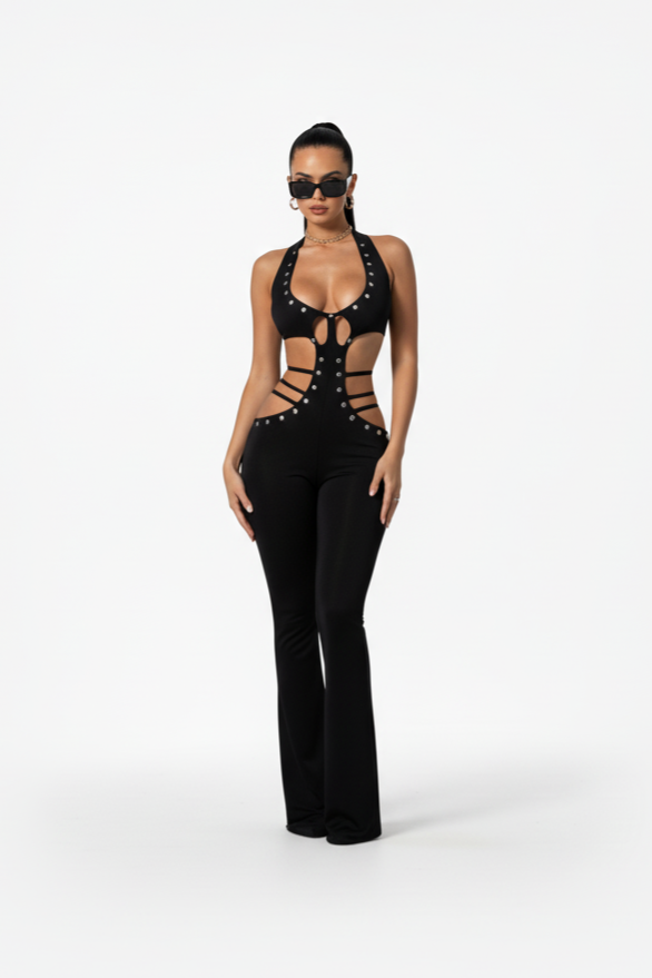 Salopetă Neagră Elegantă cu Decupaje și Aplicații Metalice