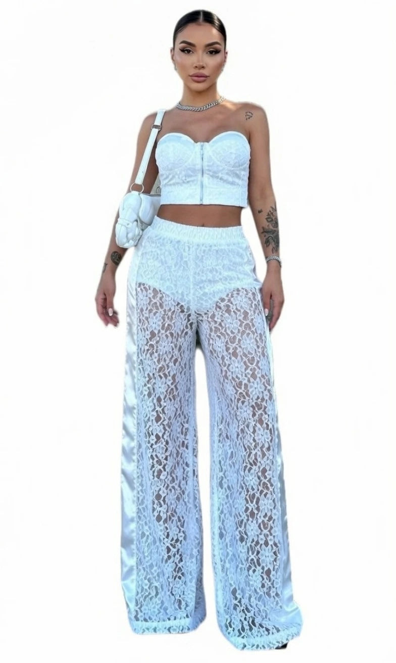 Compleu Elegant Dantela cu Chilot Atasat Alb