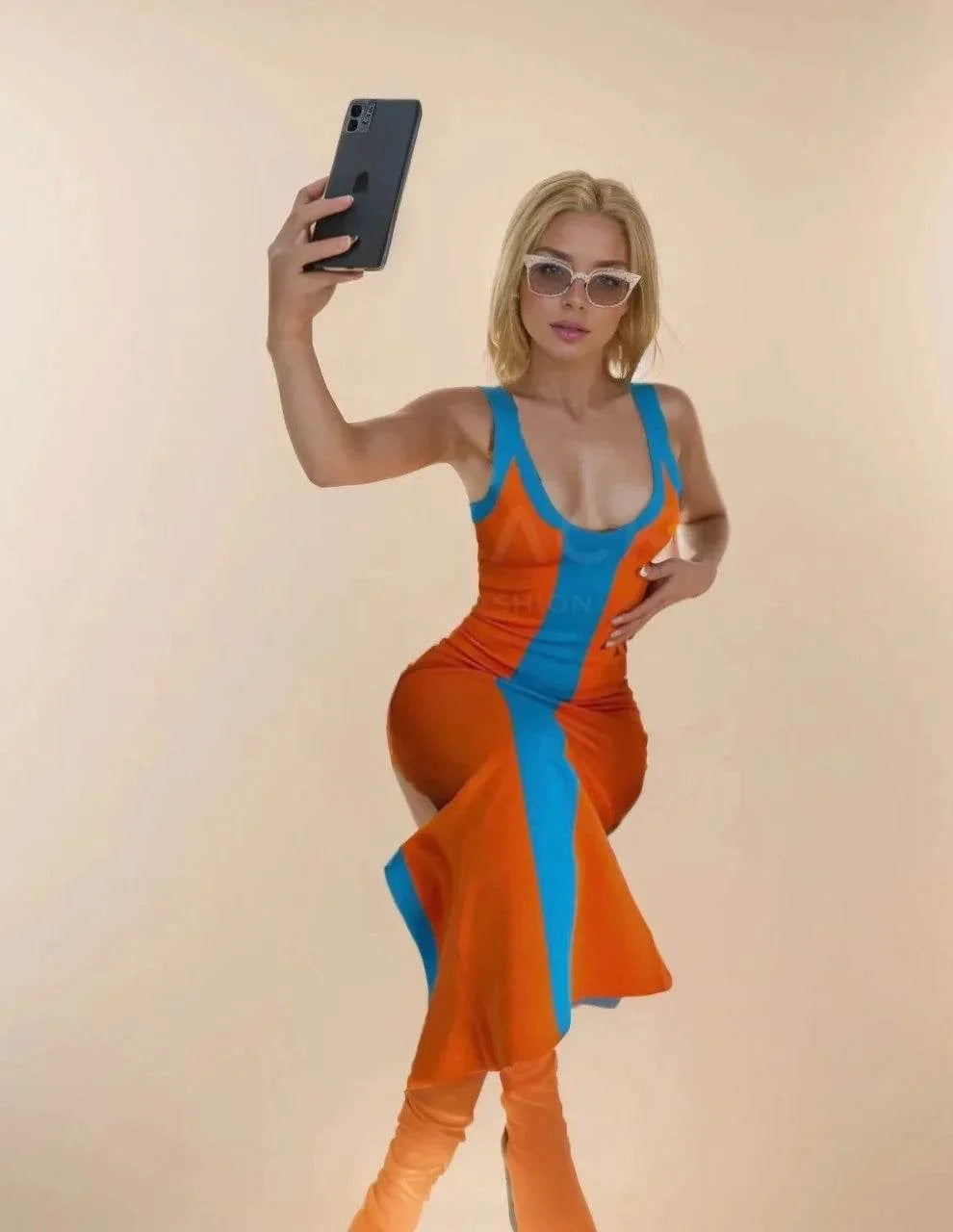 Rochie Lungă Modelatoare cu Decolteu Adânc | Rochie de Seară Vibrantă