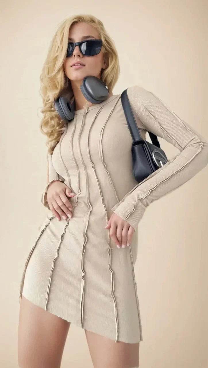 Rochie Scurta Modelatoare cu Maneca Lunga Bej