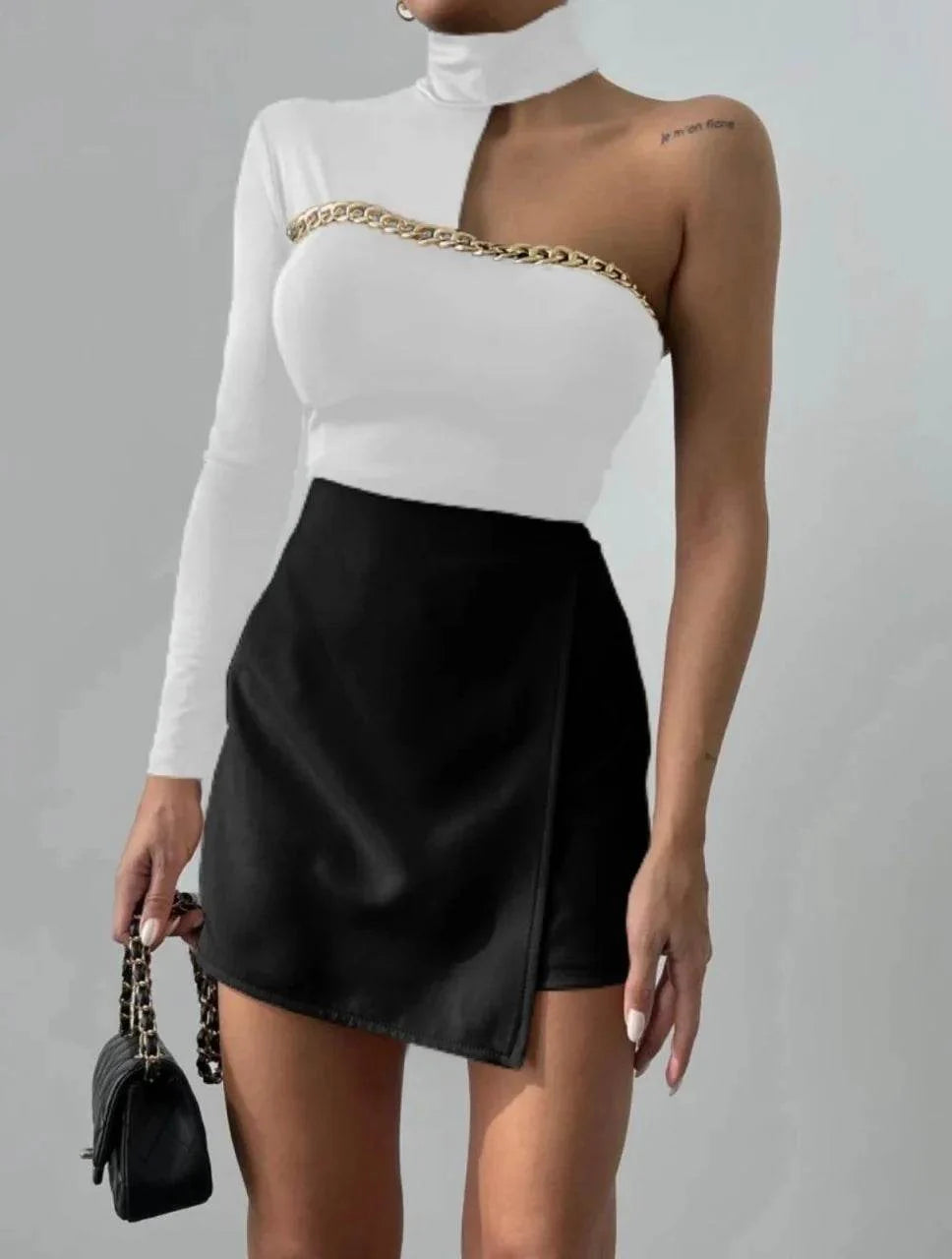 Salopeta cu Fusta-Pantalon Scurt si Corset Alb cu Negru