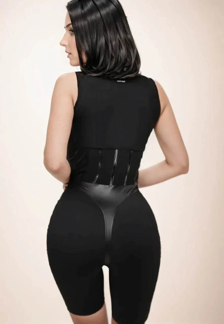 Salopetă Modelatoare Neagră cu Inserții din Piele | Jumpsuit Dama Sport cu Mâneci Scurte